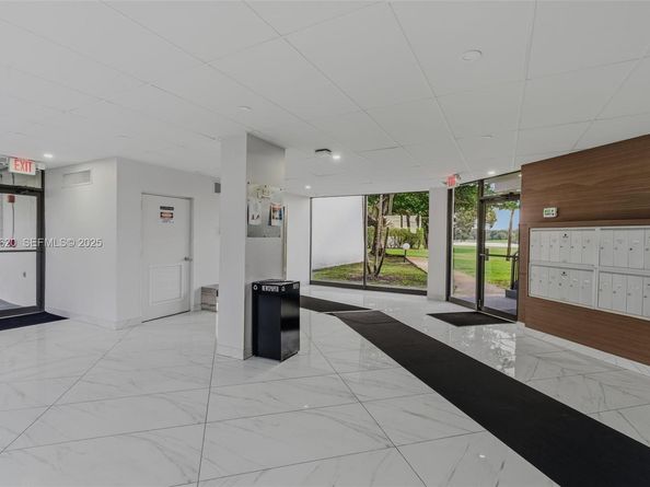 16051 Blatt Blvd 111, Weston FL 33326