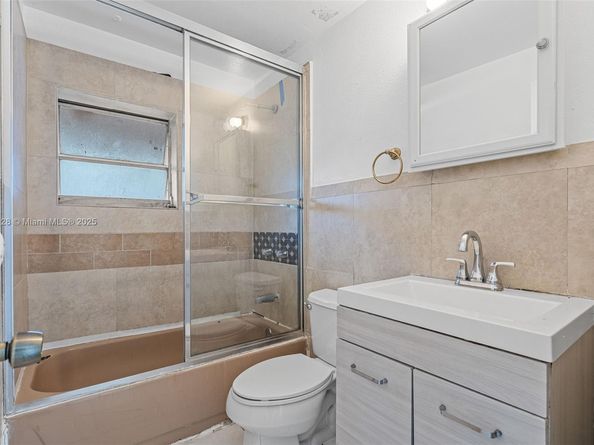 71 NW 34th Ter, Miami FL 33127