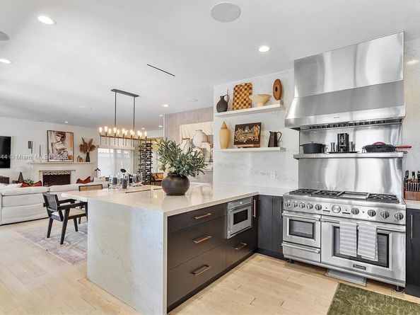 652 NE 105th St, Miami Shores FL 33138