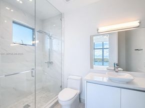 2890 N Ocean Dr, Hollywood FL 33019