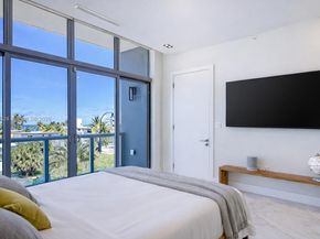 2890 N Ocean Dr, Hollywood FL 33019