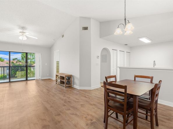 5761 Riverside Dr 304B4, Coral Springs FL 33067