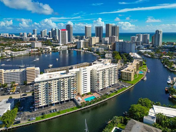 401 Golden Isles Dr 908, Hallandale Beach FL 33009