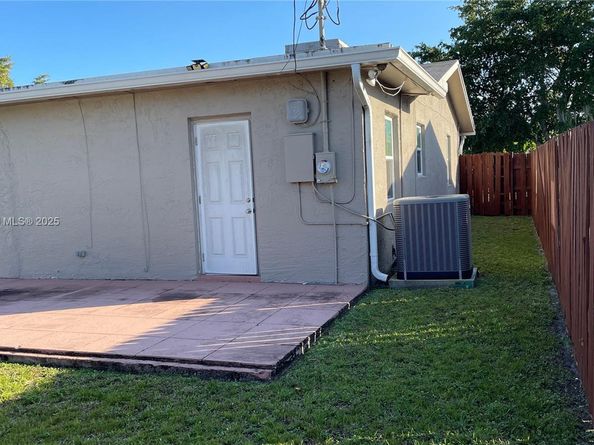 7471 Simms St, Hollywood FL 33024