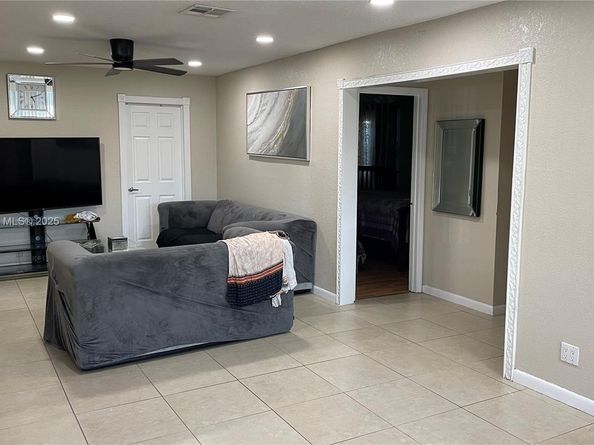 7471 Simms St, Hollywood FL 33024