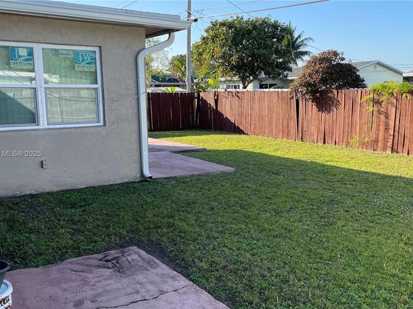 7471 Simms St, Hollywood FL 33024