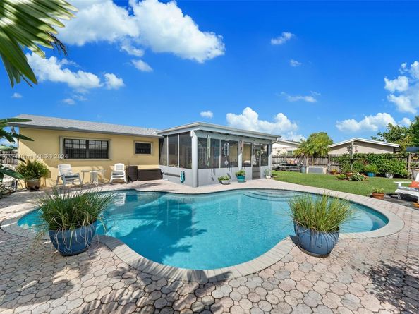 11921 SW 122nd Ave, Miami FL 33186