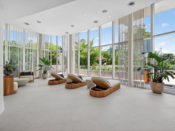 700 NE 24TH 1104, Miami FL 33137