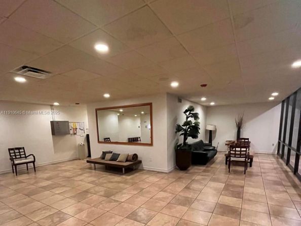 6900 Bay Dr 9C, Miami Beach FL 33141