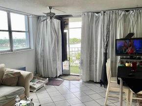 6900 Bay Dr 9C, Miami Beach FL 33141