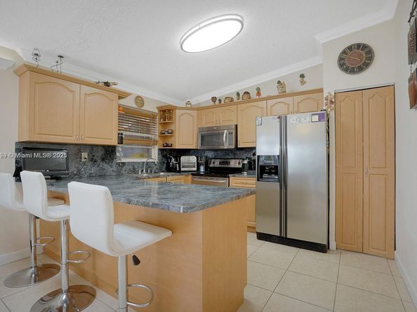 6103 SW 130th Ave, Miami FL 33183