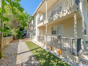 1610 Bay Rd, Miami Beach FL 33139