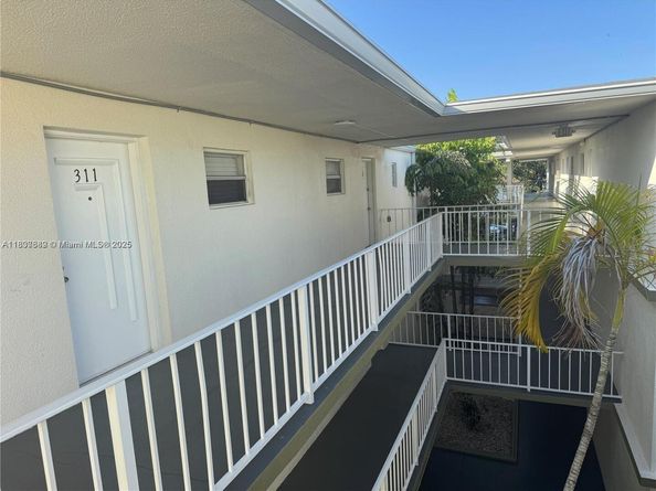 4235 N University Dr 312, Sunrise FL 33351
