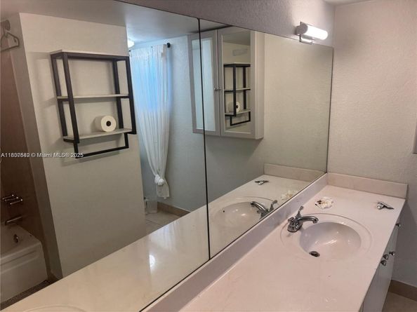 4235 N University Dr 312, Sunrise FL 33351