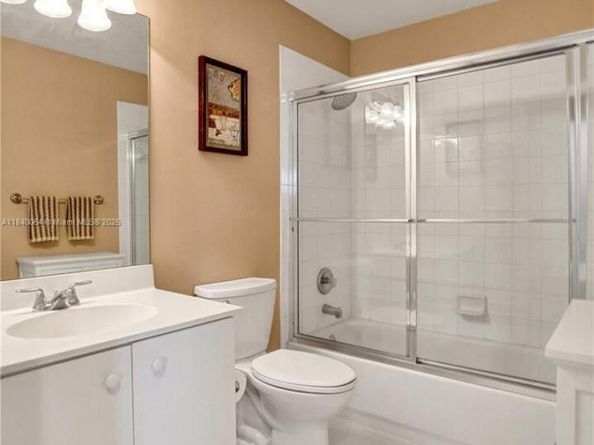 5668 NW 127th Ter, Coral Springs FL 33076