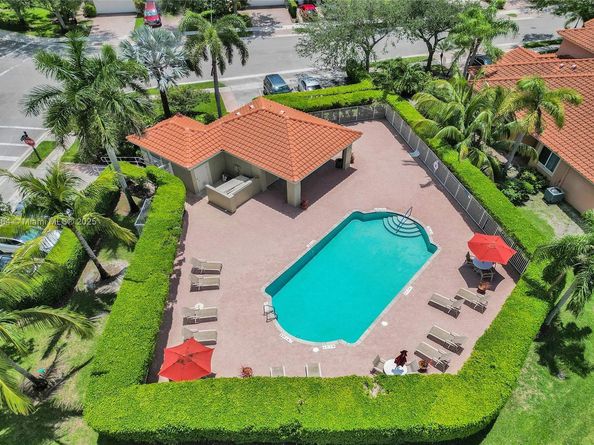 5668 NW 127th Ter, Coral Springs FL 33076