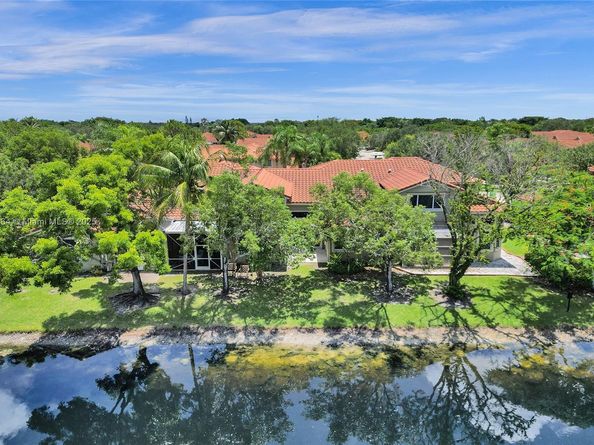 5668 NW 127th Ter, Coral Springs FL 33076