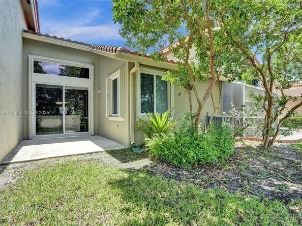 5668 NW 127th Ter, Coral Springs FL 33076