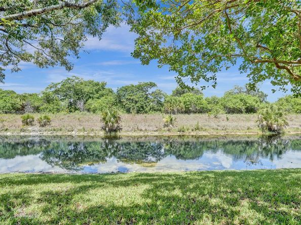 5668 NW 127th Ter, Coral Springs FL 33076