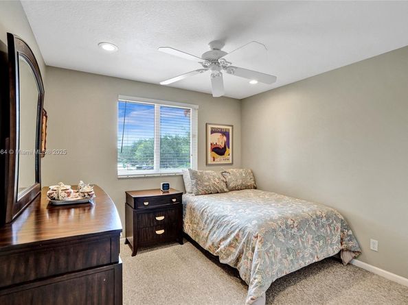 5668 NW 127th Ter, Coral Springs FL 33076