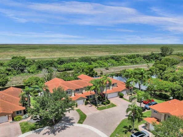 5668 NW 127th Ter, Coral Springs FL 33076