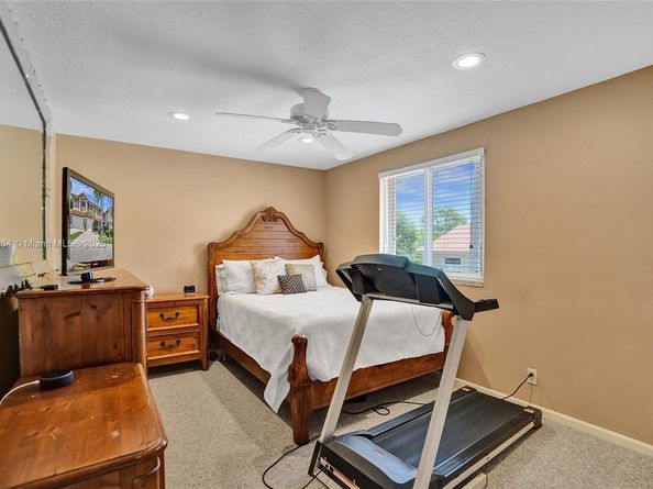 5668 NW 127th Ter, Coral Springs FL 33076