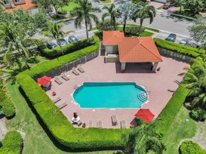 5668 NW 127th Ter, Coral Springs FL 33076