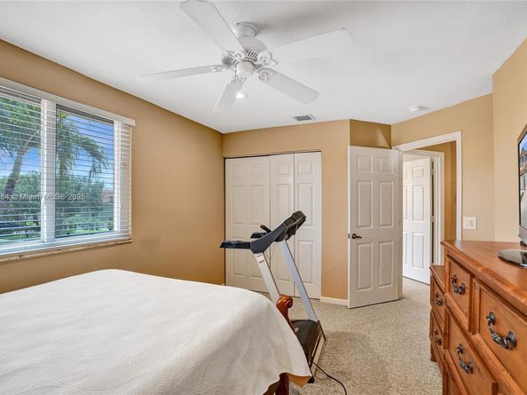 5668 NW 127th Ter, Coral Springs FL 33076