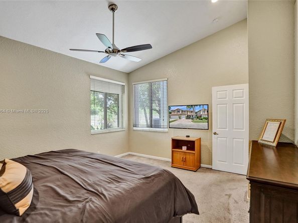 5668 NW 127th Ter, Coral Springs FL 33076