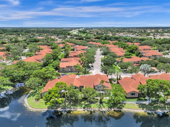 5668 NW 127th Ter, Coral Springs FL 33076