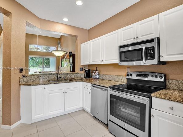 5668 NW 127th Ter, Coral Springs FL 33076