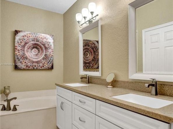 5668 NW 127th Ter, Coral Springs FL 33076
