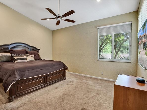 5668 NW 127th Ter, Coral Springs FL 33076