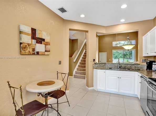 5668 NW 127th Ter, Coral Springs FL 33076
