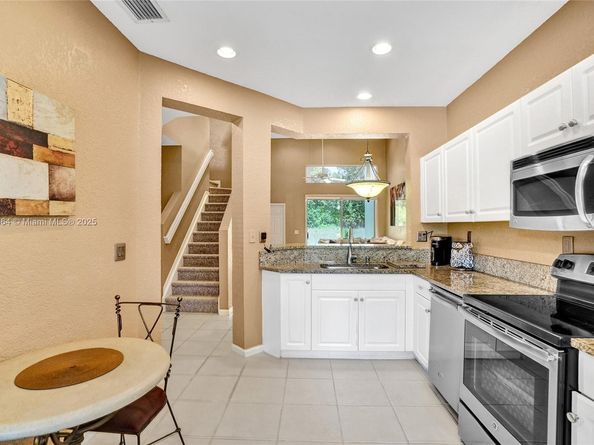 5668 NW 127th Ter, Coral Springs FL 33076