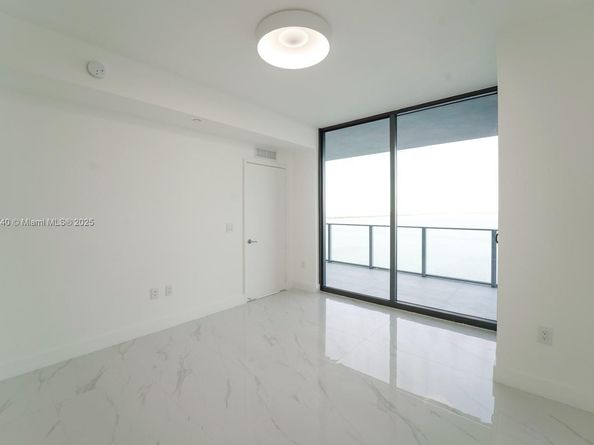 700 NE 24th St 1904, Miami FL 33137