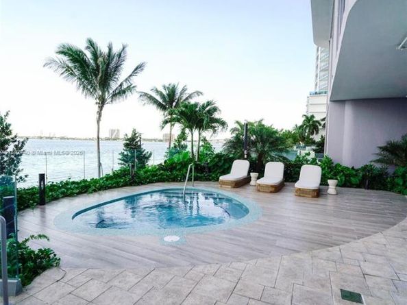 700 NE 24th St 1904, Miami FL 33137