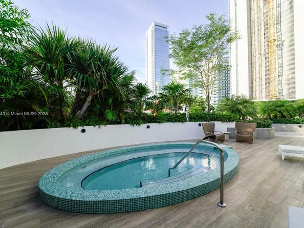 700 NE 24th St 1904, Miami FL 33137