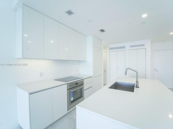 700 NE 24th St 1904, Miami FL 33137