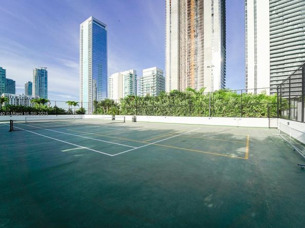 700 NE 24th St 1904, Miami FL 33137
