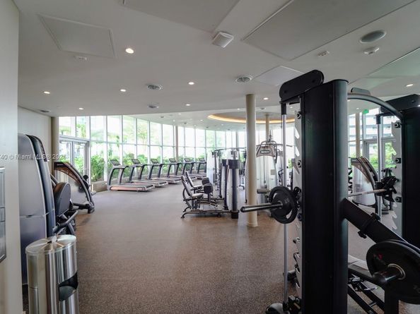 700 NE 24th St 1904, Miami FL 33137