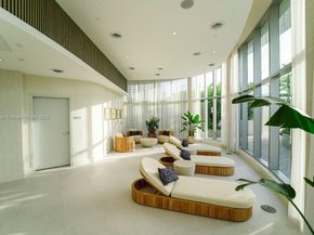 700 NE 24th St 1904, Miami FL 33137