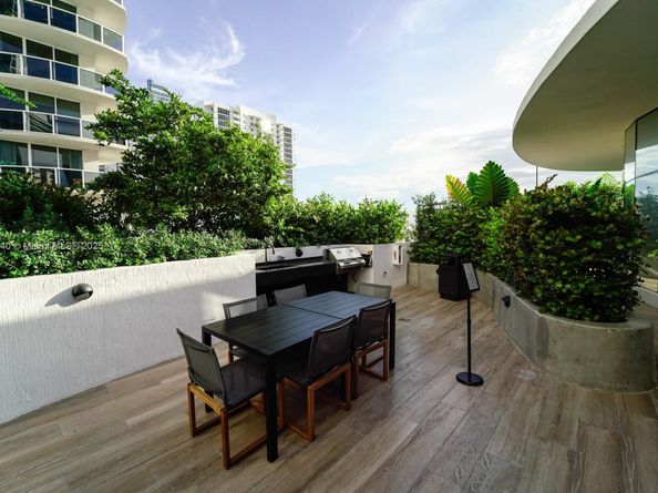 700 NE 24th St 1904, Miami FL 33137