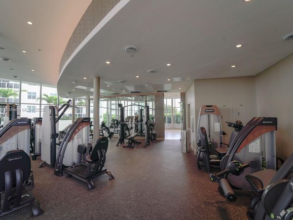 700 NE 24th St 1904, Miami FL 33137