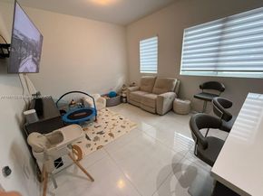 9165 NW 33rd St, Doral FL 33172