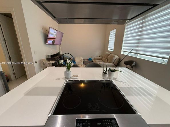 9165 NW 33rd St, Doral FL 33172