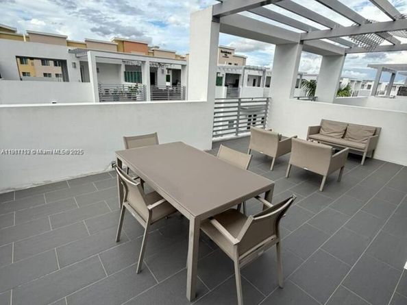 9165 NW 33rd St, Doral FL 33172