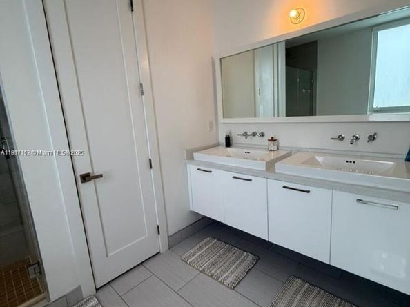 9165 NW 33rd St, Doral FL 33172