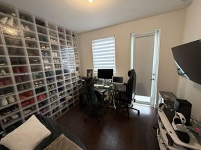 9165 NW 33rd St, Doral FL 33172