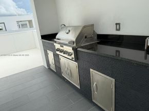 9165 NW 33rd St, Doral FL 33172